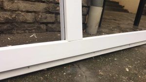 Rám plastového okna po renovaci naším servisním technikem