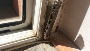 Výměna pantu Kladnookna